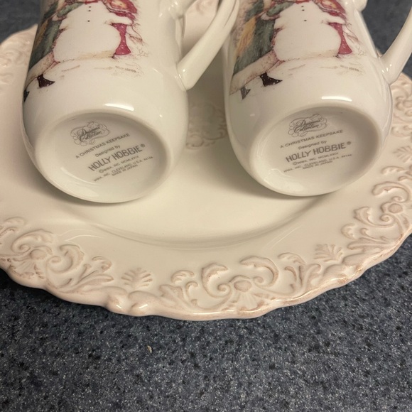 Designer's Collection by HOLLY HOBBY set of Tea / Coffee Mugs Christmas Keepsake - Picture 3 of 8